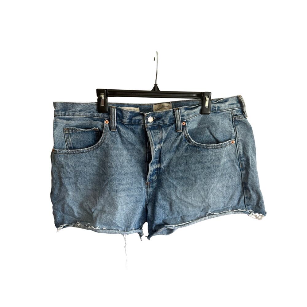 Universal thread mid-rise baggy shorts, button fly, raw hem. Size 16